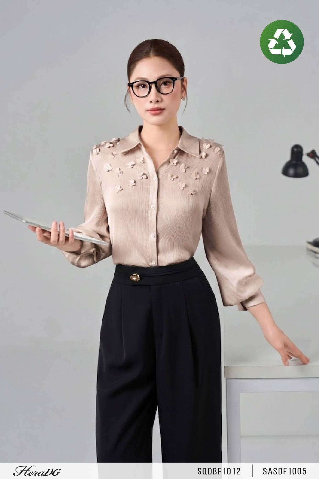 Ảnh của Áo sơ mi thân đính hoa